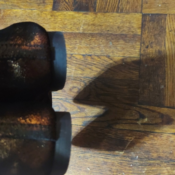 Shoes - Picture 2 of 7